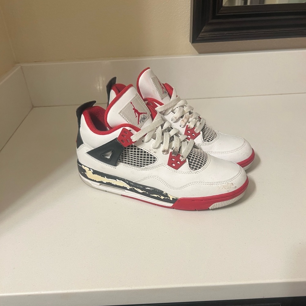 Authentic Jordan Retro 4. Size GS 7. - Picture 3 of 7
